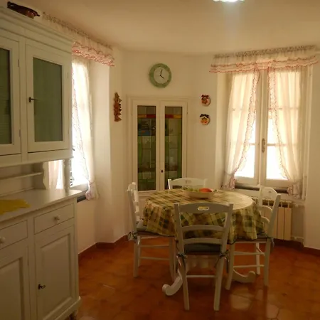 Casa Ivonne Varese Ligure